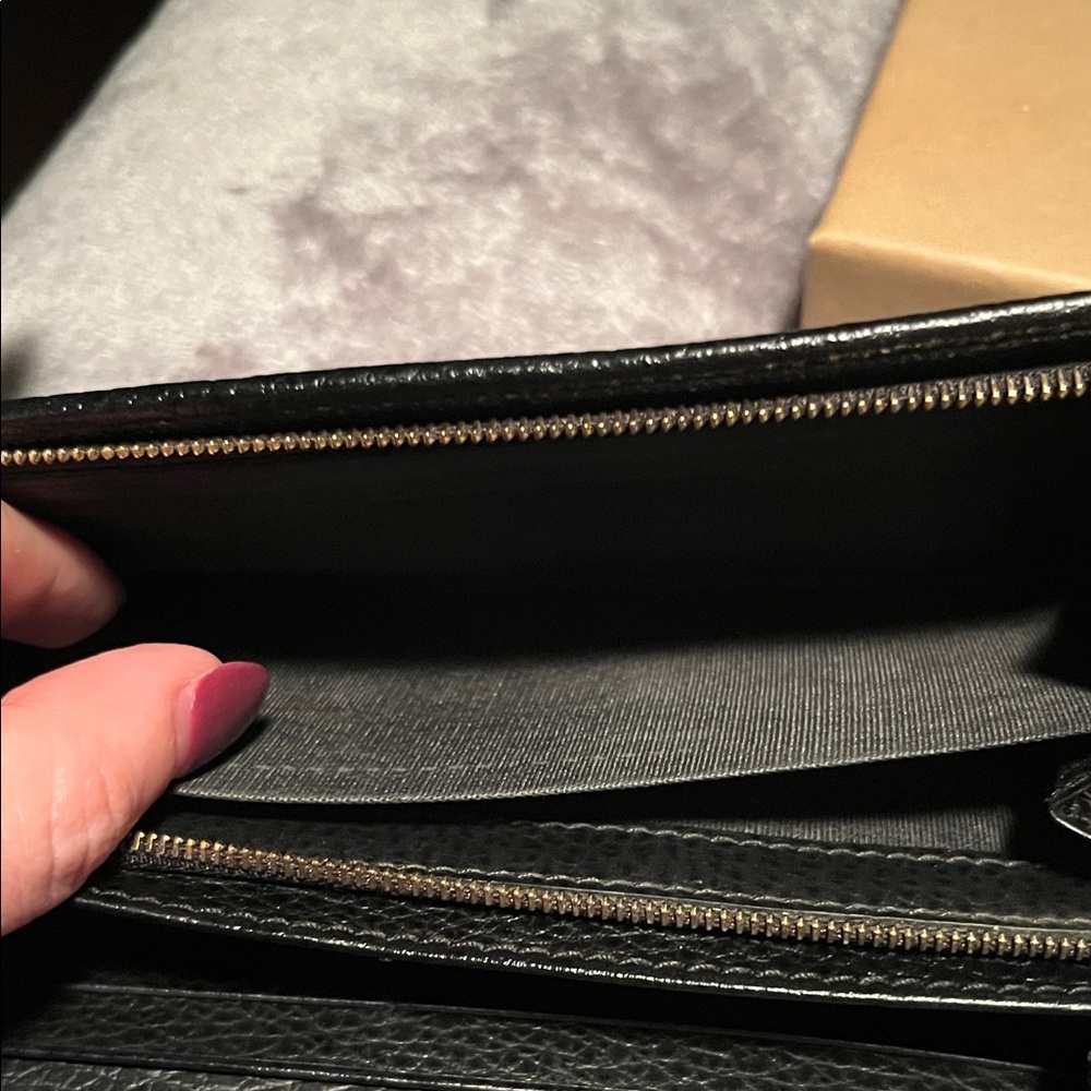 Gucci Black Pebbled Leather Wallet with Gold Stamp - Picture 9 of 12